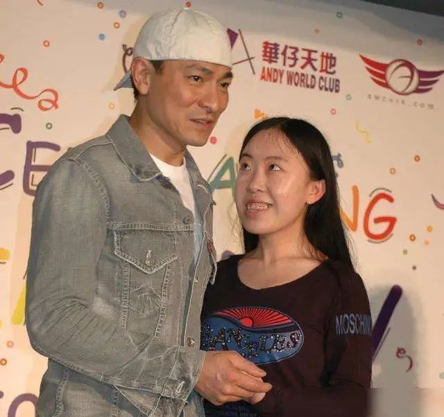 当年逼父跳海也要追星的女孩,杨丽娟为追星逼父亲跳海