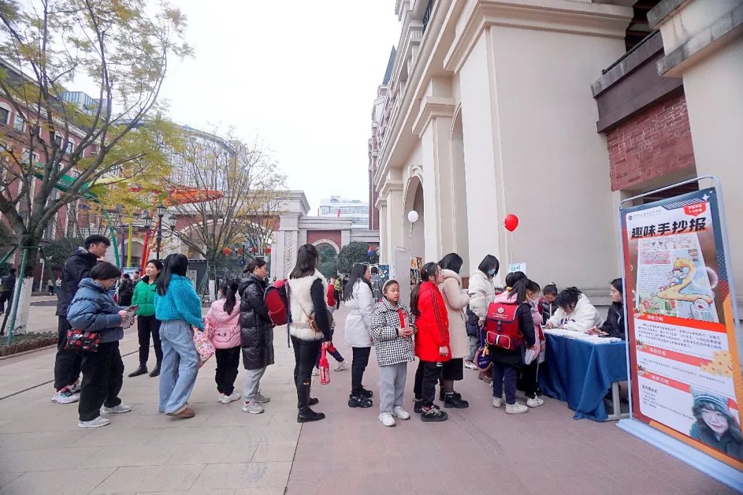 家长参观学校对学校的赞赏,蓝港外国语学校活动