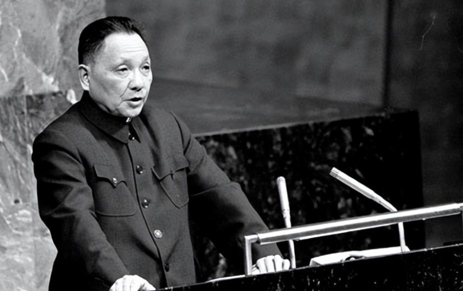 1984年，香港回归谈判陷入僵局，*小平邓**先发制人：不介意使用*力武**