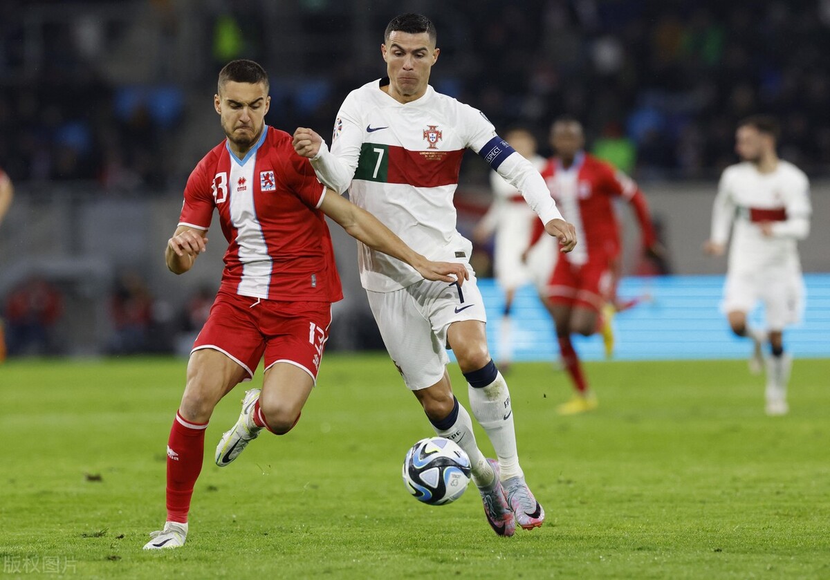 2015年c罗领取欧洲金靴奖,2022年度最佳球员颁奖典礼c罗