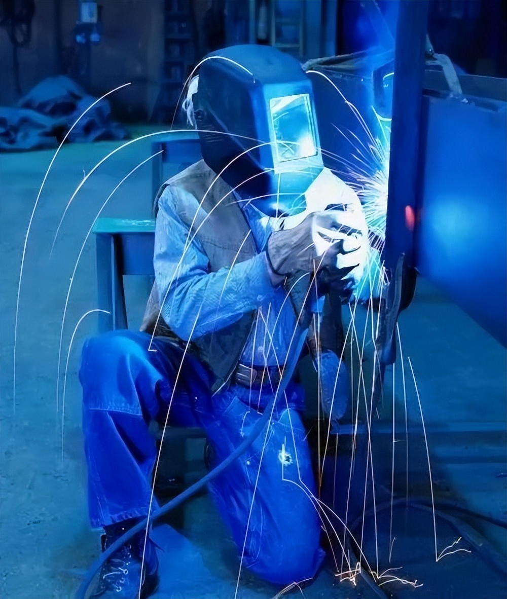 药芯焊丝焊缝出现虫蛀缺陷,药芯焊丝焊接有气孔是怎么回事