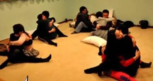 聚众淫乱罪女方怎么处罚,什么是聚众淫乱罪如何处罚