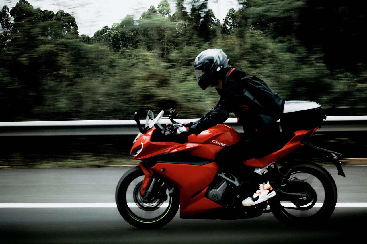 近两年摩托车突然火了,摩托车十几万