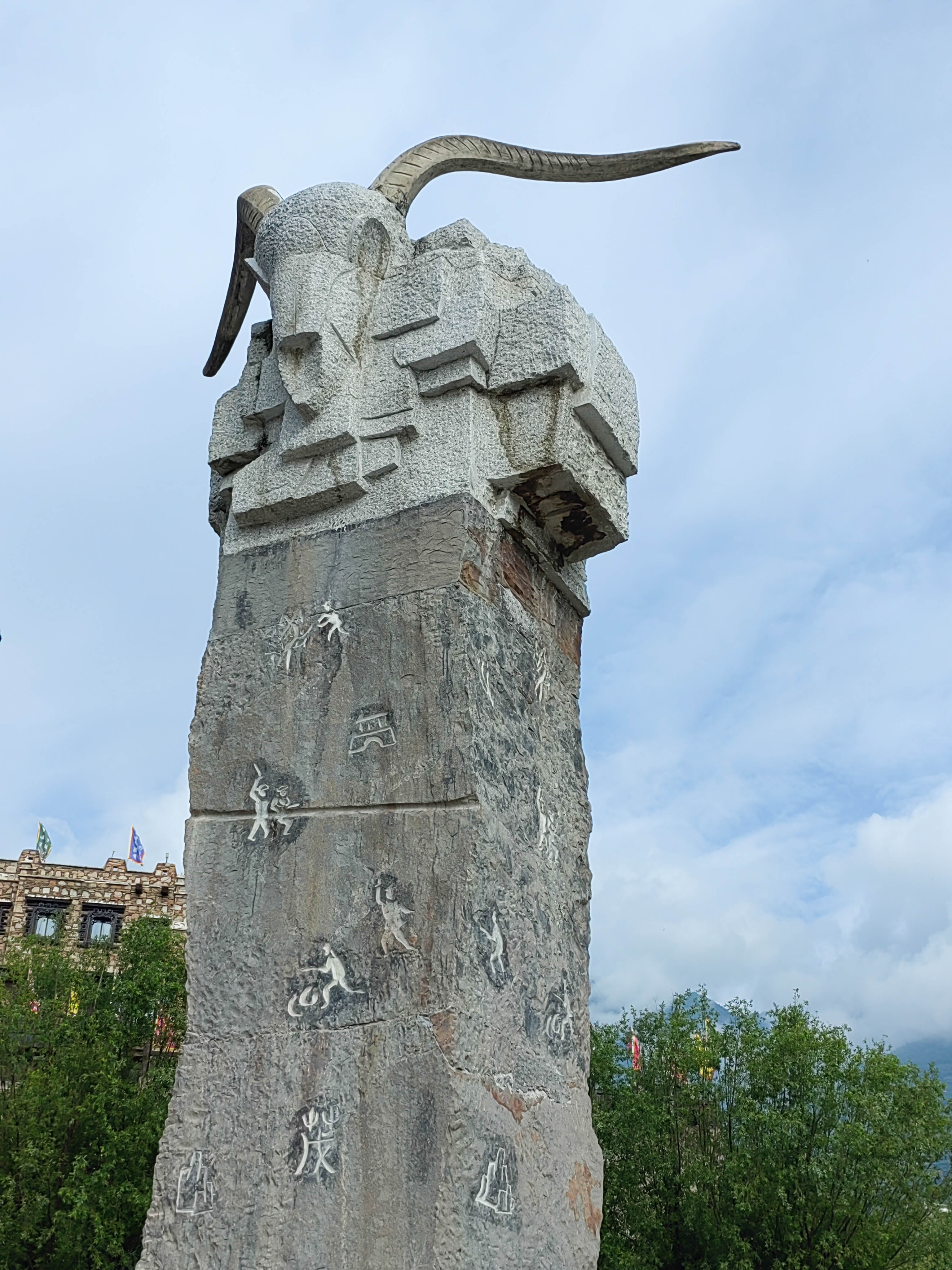 羌族云朵上的舞者,歌曲云朵上的羌族