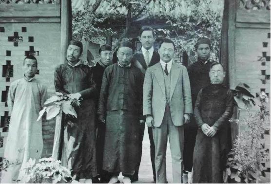 宋美龄孔令伟最新消息,孔令伟葬礼上的宋美龄