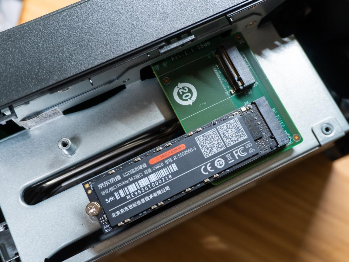 新手轻松玩转的NAS丨威联通TS-216+东芝N300开箱体验