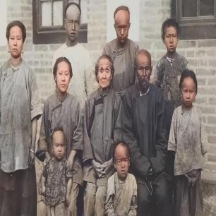 二战女德军士兵照片,老照片二战后悲惨的法国女性