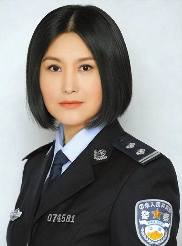 明明油头粉面，却偏要尬演警察，这6位女星演的刑警，真让人难受