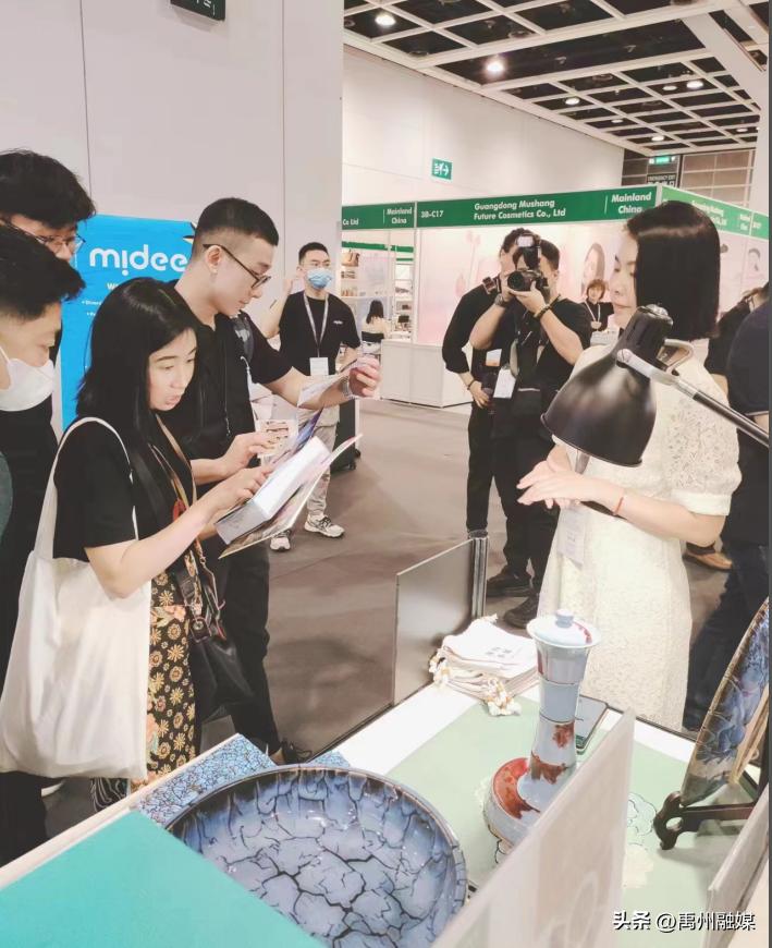 河南“特色”非遗产品钧瓷走进繁华璀璨的香港