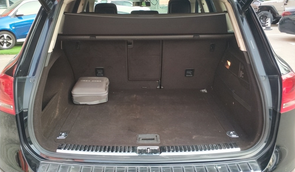 大众途锐低配版多少钱入手,大众途锐v6值得入手吗