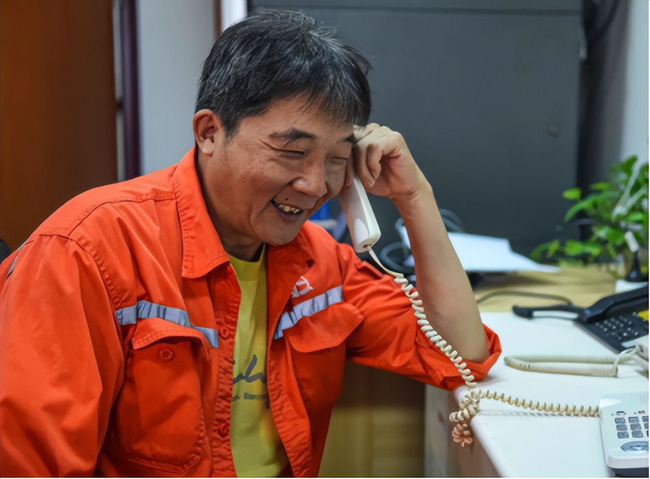 海上钻井工人的真实感受,钻井工人白天工作