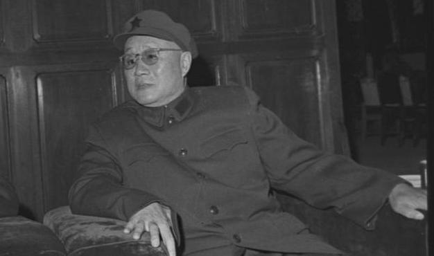 1970年的一个深夜,*世友许**找来肖永银:刘帅来南京了,你去接最好