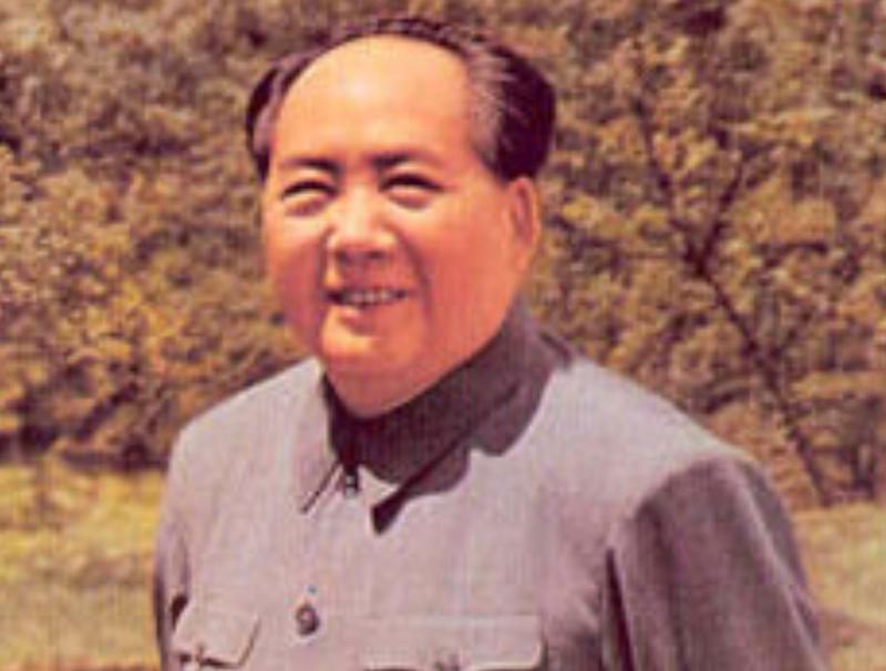 1953年毛主席卫士因工资太低哭哭啼啼，主席得知后：我给你开工资