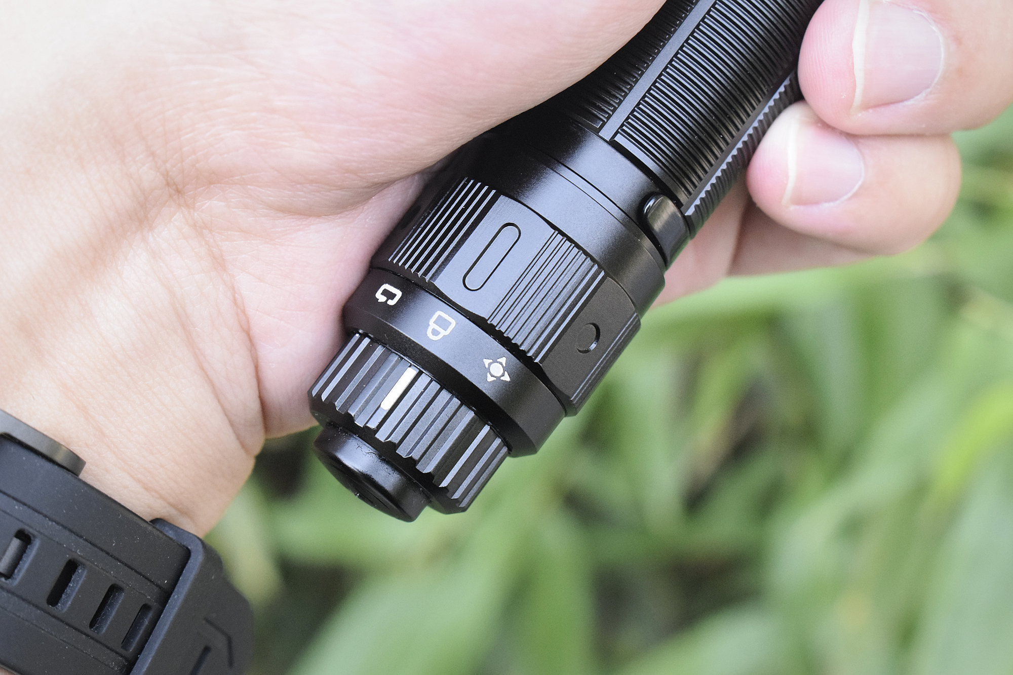 菲尼克斯tk75-2018手电评测,fenix菲尼克斯tk16v2.0战术手电筒