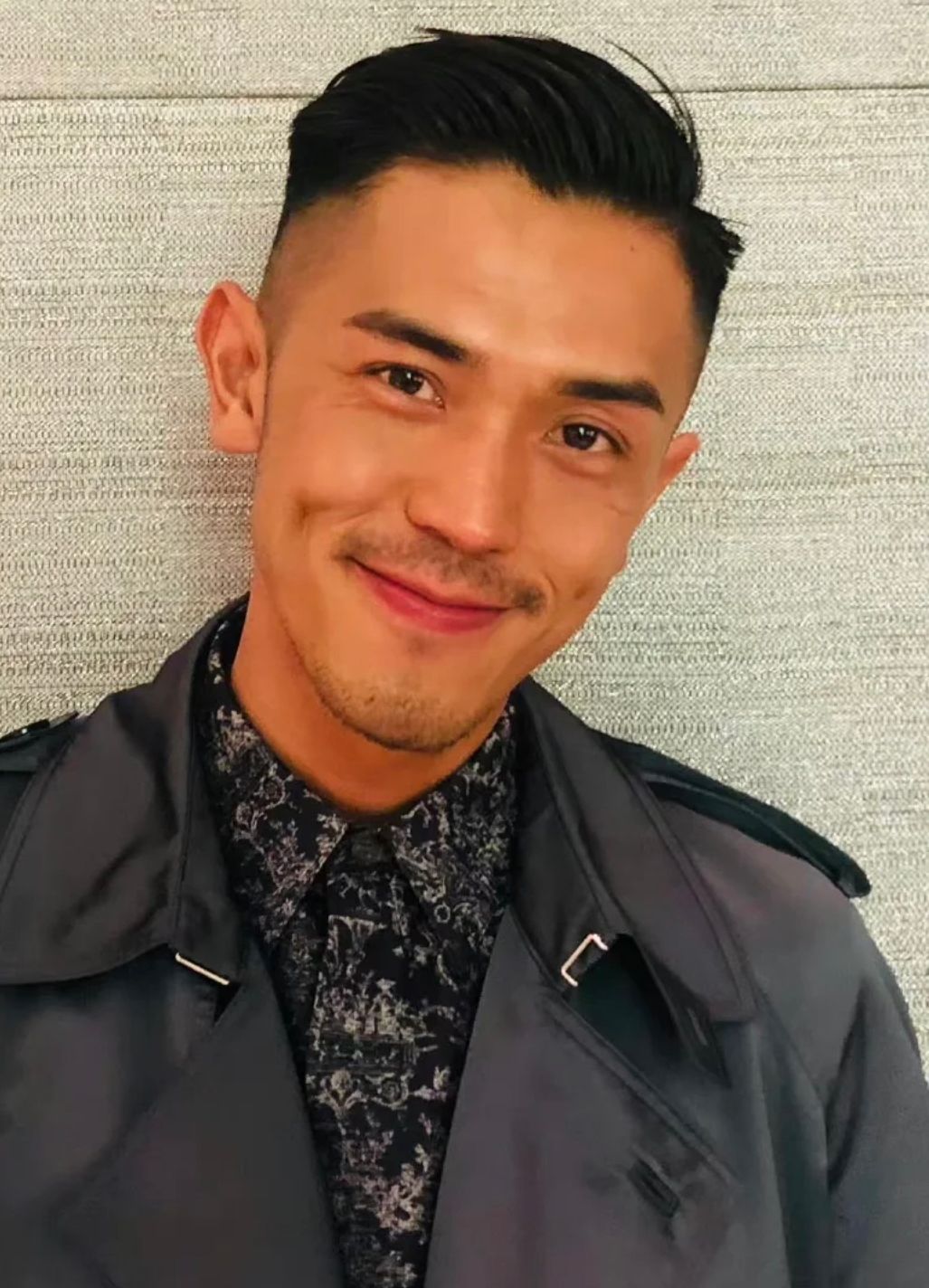 男人40岁后“发型决定气质”，这3种发型建议避开，会显老显油腻