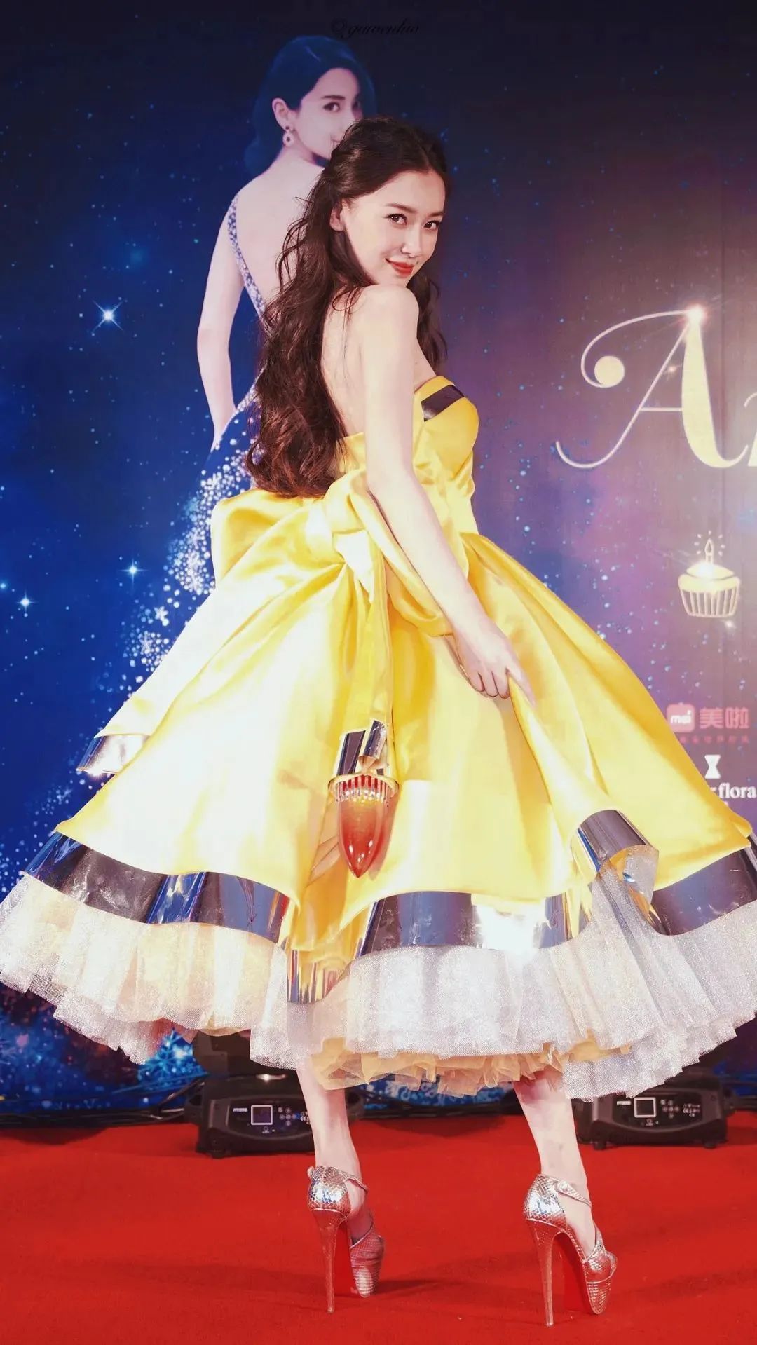 女明星为什么忍痛穿尖头高跟鞋,女明星穿超高防水台高跟鞋