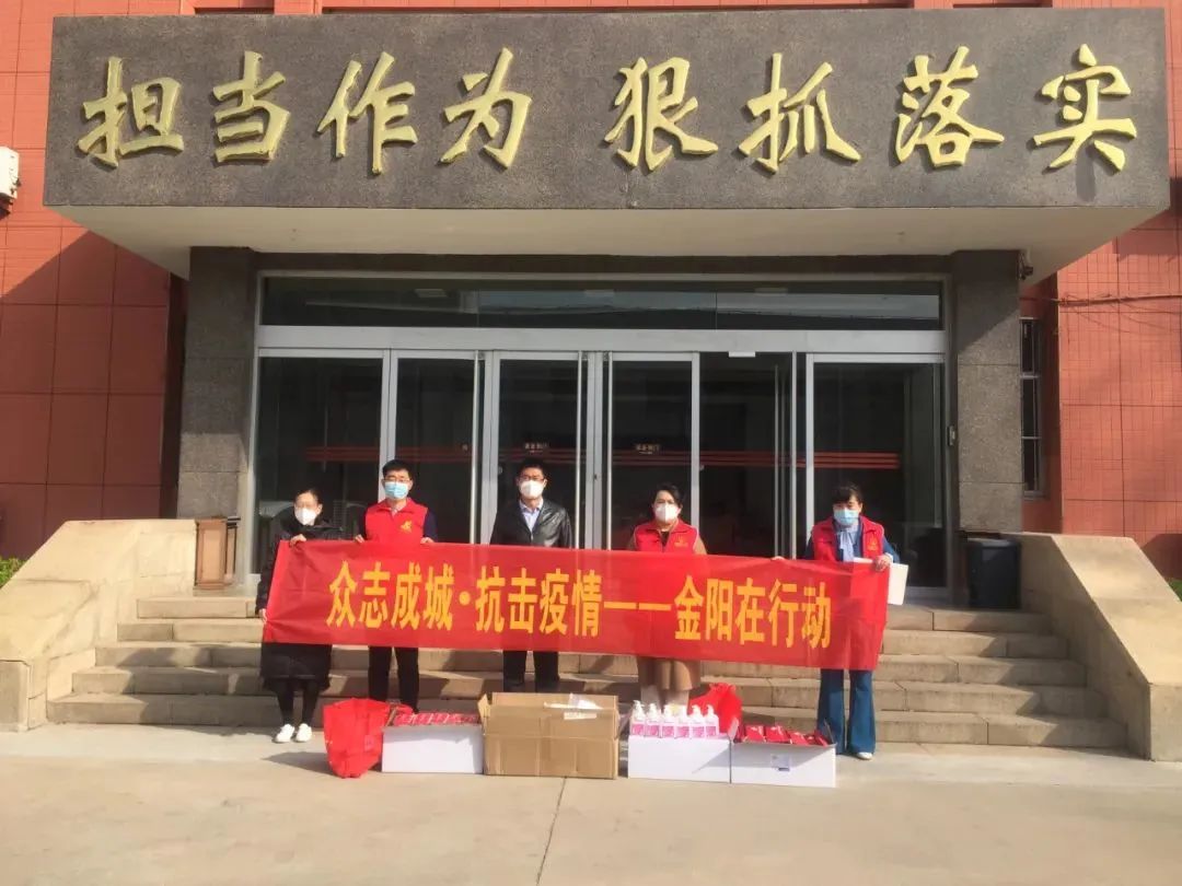 抗击疫情他们步履不息,抗击疫情他们义无反顾