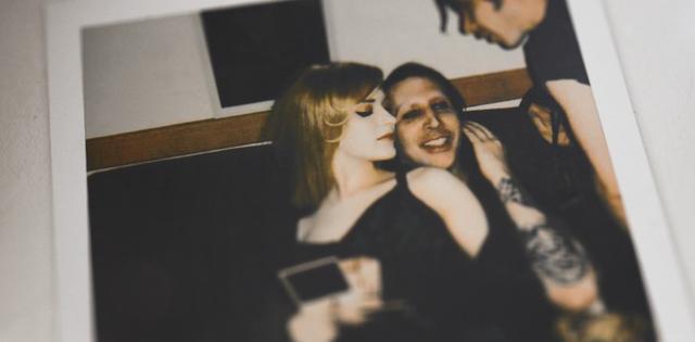 家暴、PUA、当众强奸，明星这个没心没肺的男人终于挨锤子了