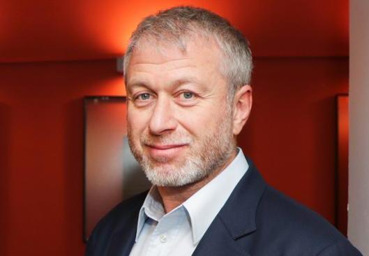 应该谴责而不是赞美，英媒呼吁蓝军球迷攻击阿布，想体面离开都难