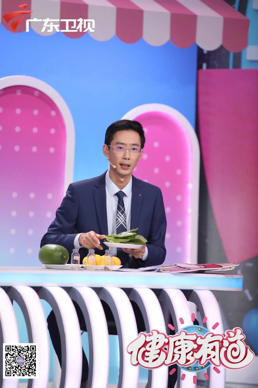 腰部酸胀恶心呕吐是咋了,腰部胀痛恶心干呕