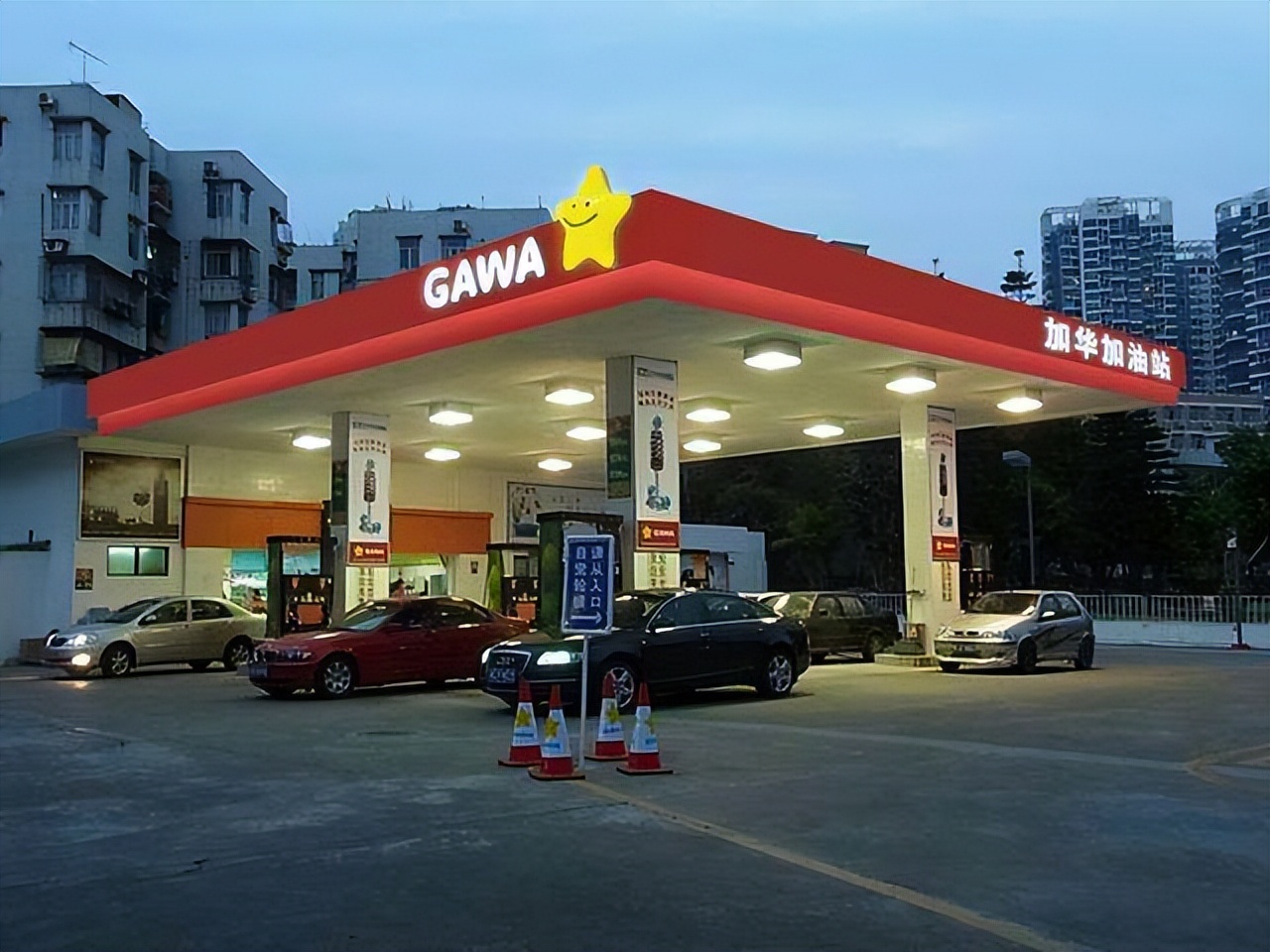 为什么私营加油站便宜还免费洗车,加油站免费洗车对洗车店有影响吗