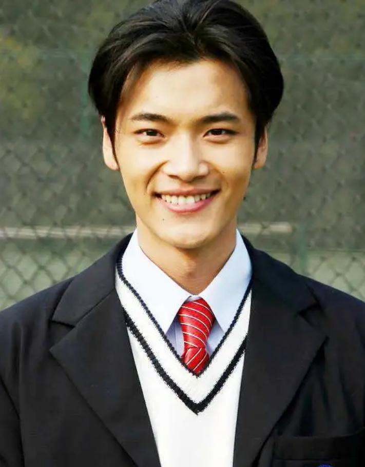 薛飞：34岁辞职央视，出国摆地摊，43岁回国教书，儿子是他的骄傲