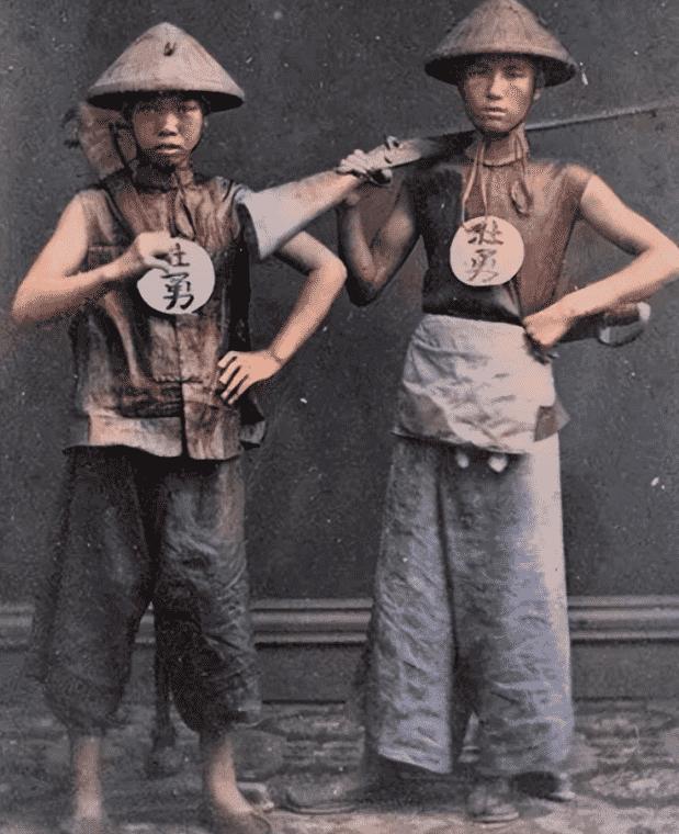 变态的纳粹德国，*光脱**犹太人女人衣服，集体*杀屠**!2