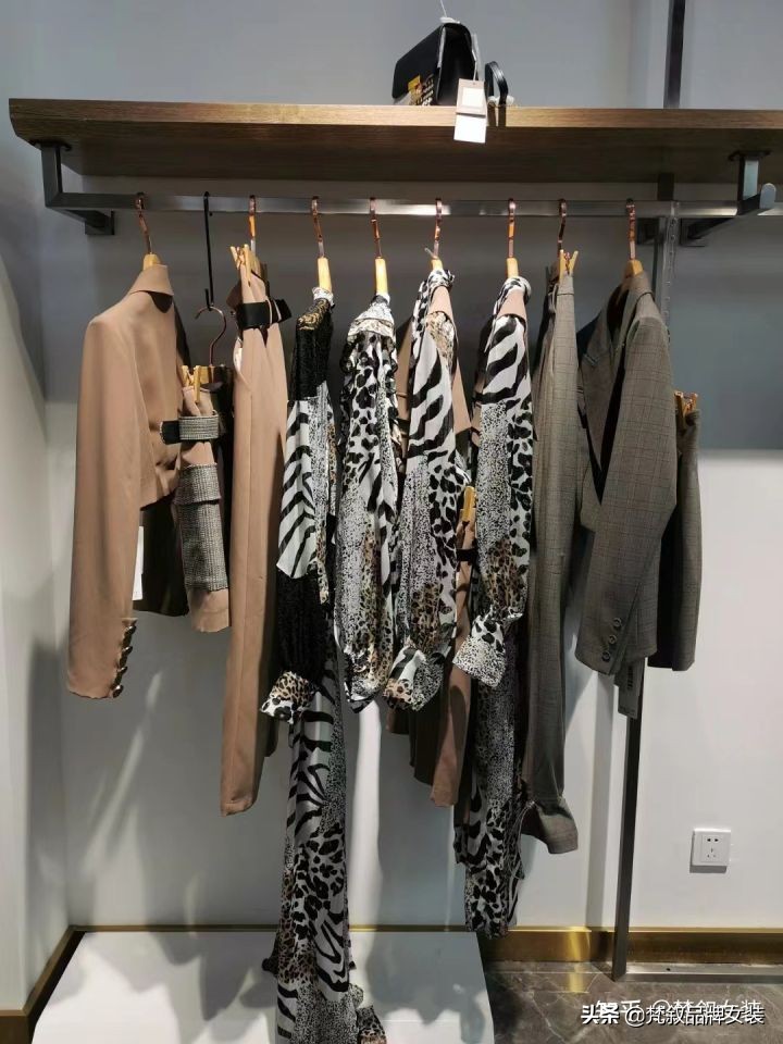 桦南县梵叙女装品牌集合店,梵叙女装全国连锁门店线下同步