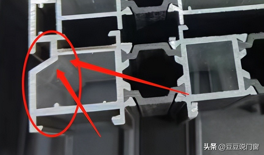 断桥铝窗户大玻璃好还是小玻璃好,断桥铝封阳台选什么玻璃最好