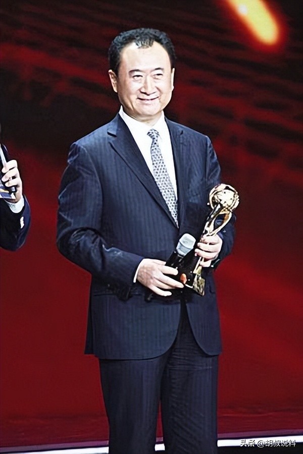 王健林之子王思聪现在的情况如何,王健林债务危机全过程