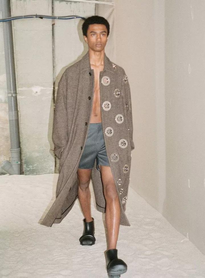 露后跟高跟运动鞋,不露脚高跟运动鞋