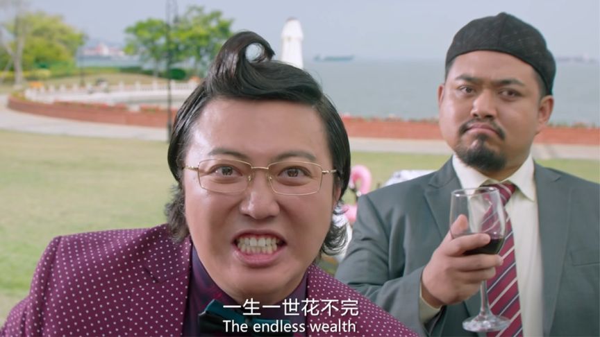 美女拿块玉去鉴宝结果是赝品,美女戴十年玉佩鉴宝