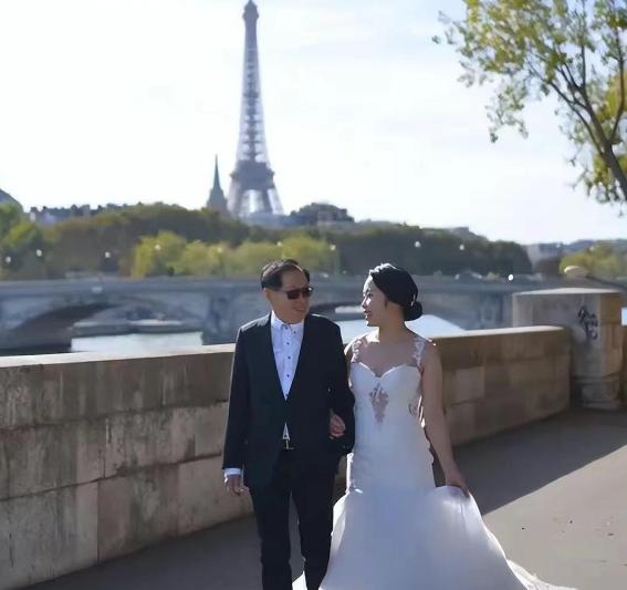 57岁富婆嫁给老公后生三胞胎,57岁富婆嫁小19岁老公生下三胞胎