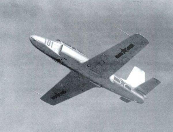 我国第一架自行设计的飞机型号,我国自行制造的第一架喷气式飞机