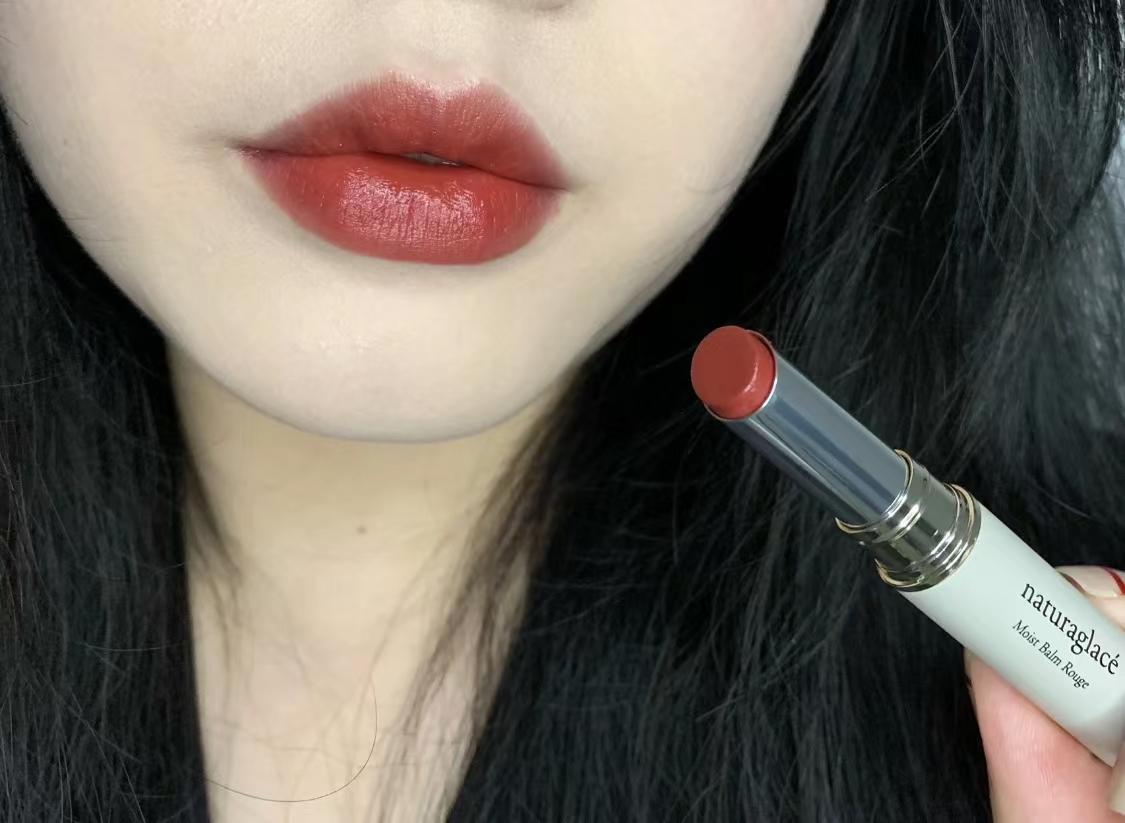 显白秋冬适合涂的口红,女生必备的口红滋润显气色