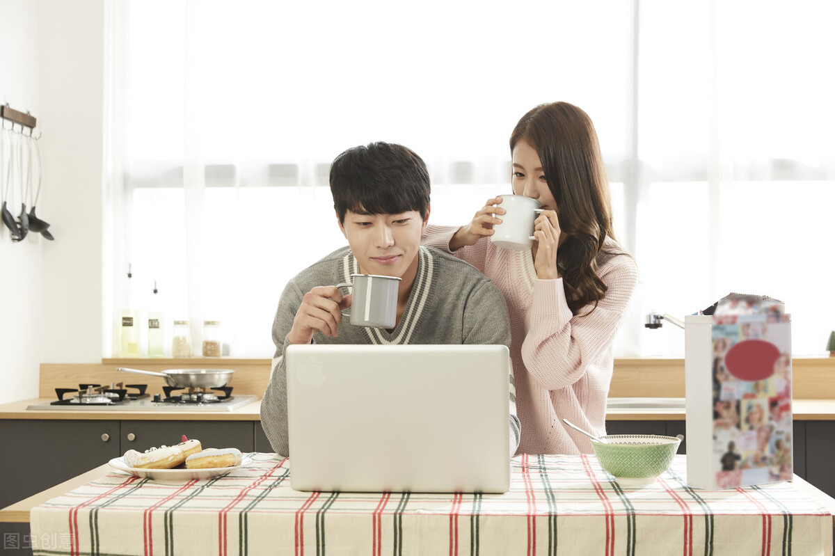 如果我有了男朋友一个月不出门,男朋友不出差怎么办