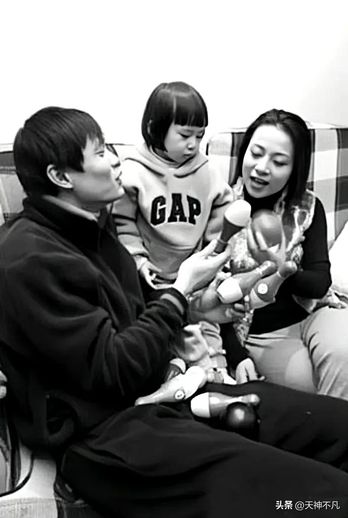 范志毅女儿海边游泳装,范志毅女儿露脐装秀