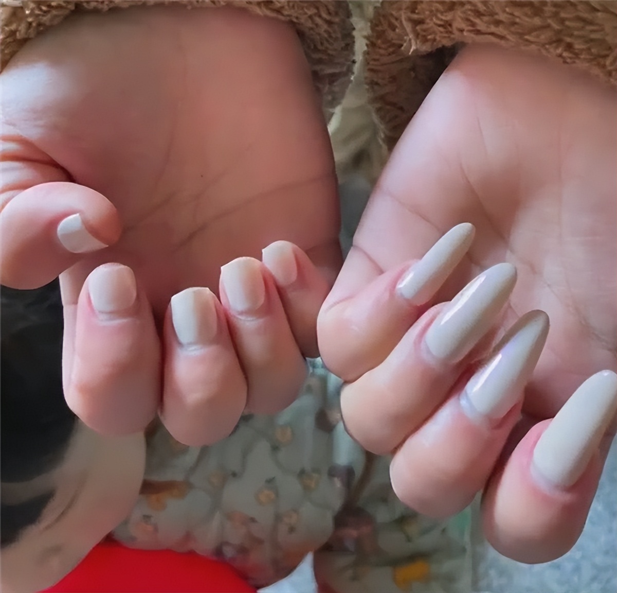 女子帮妈妈烧锅把美甲烧化了：网友纷纷看不懂