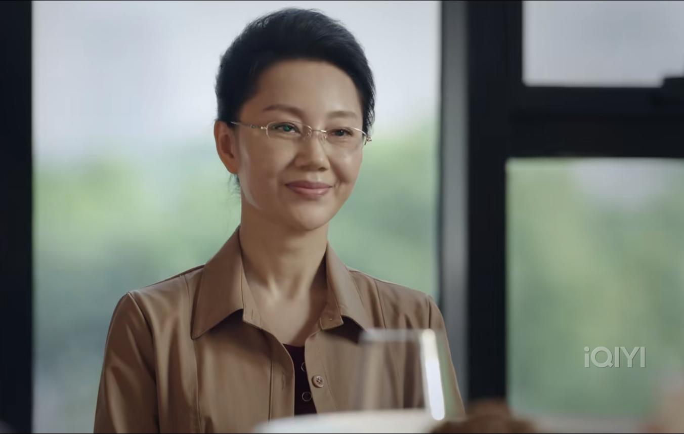 她是《底线》中“最疯狂”的母亲,最终她在50岁寿宴上尝到了苦果