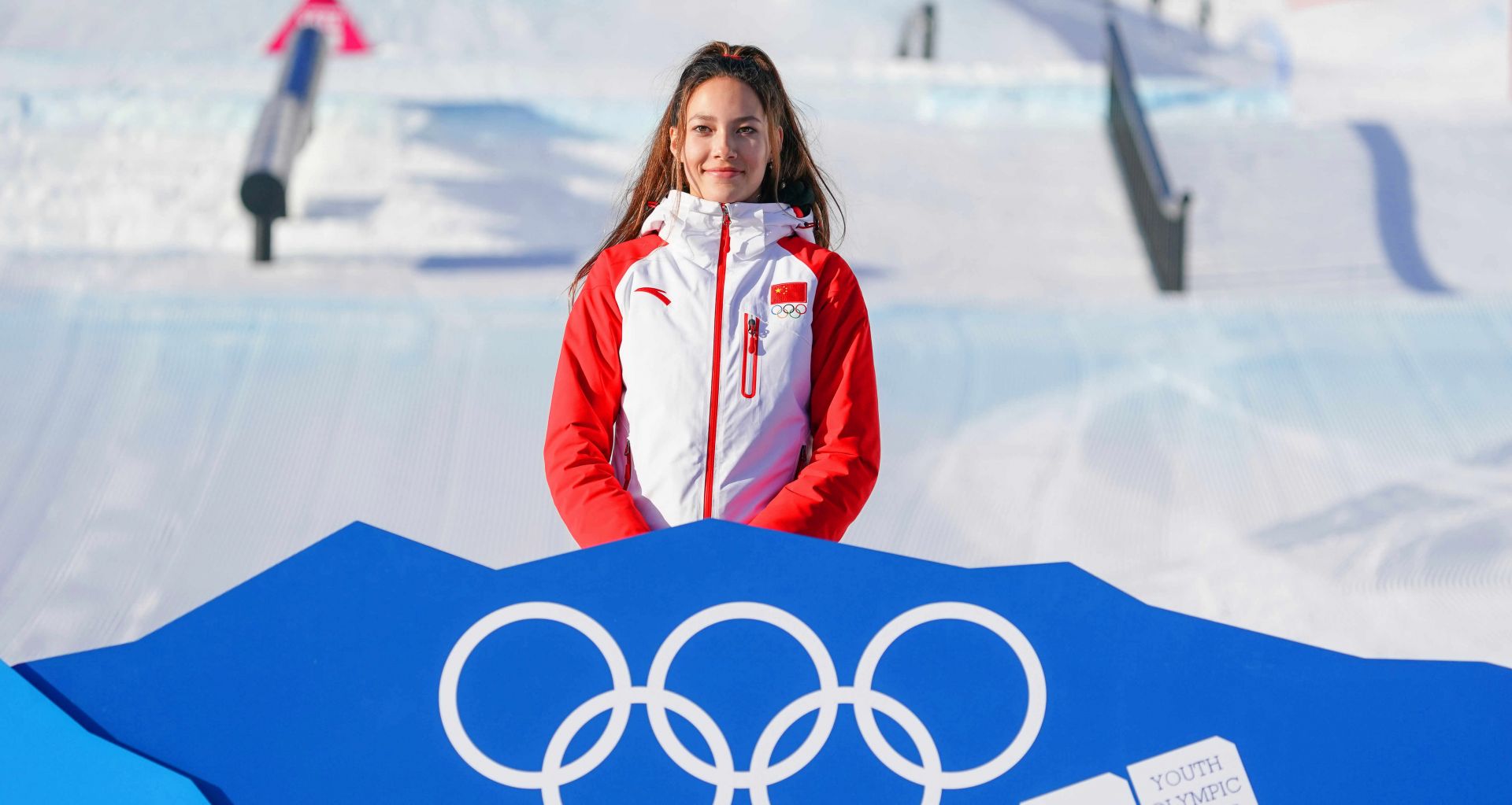 能够入选中国体育十大人物，又能和易烊千玺一起拍片，她是谁？