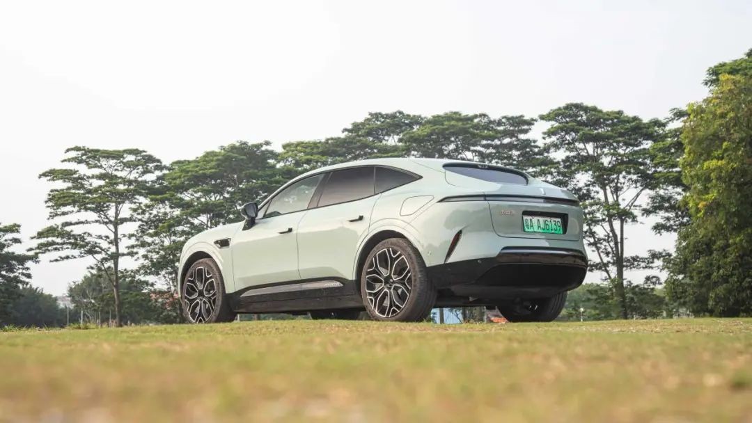 阿维塔11vs极氪,智驾横评阿维塔