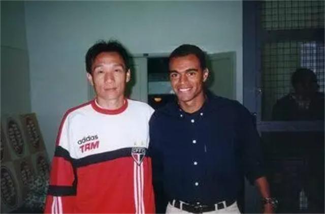 前国脚孙贤禄和贝利互换球衣,孙贤禄最新消息