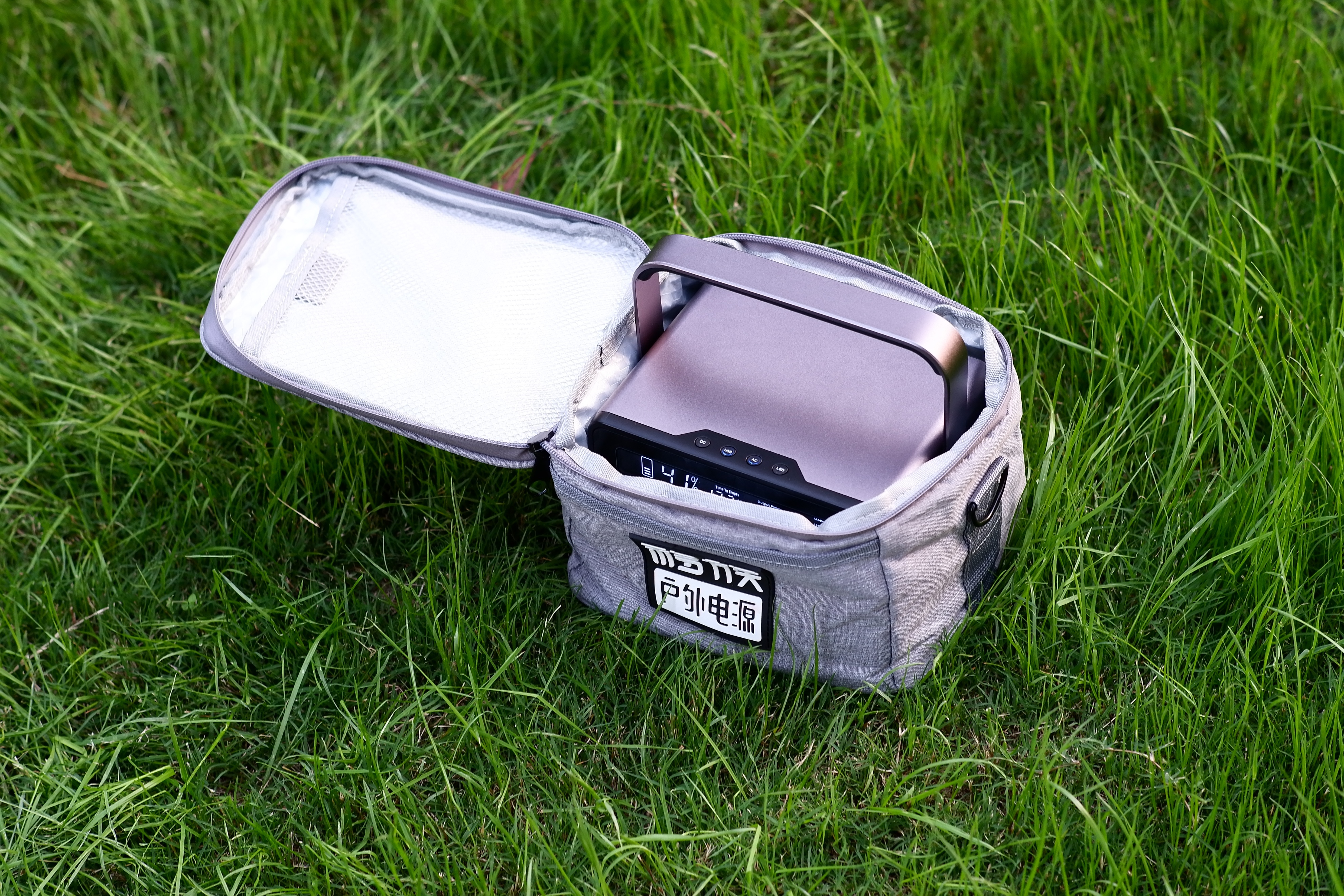 0.3度电的户外电源只有巴掌大小，350W大功率，移族P300确实香