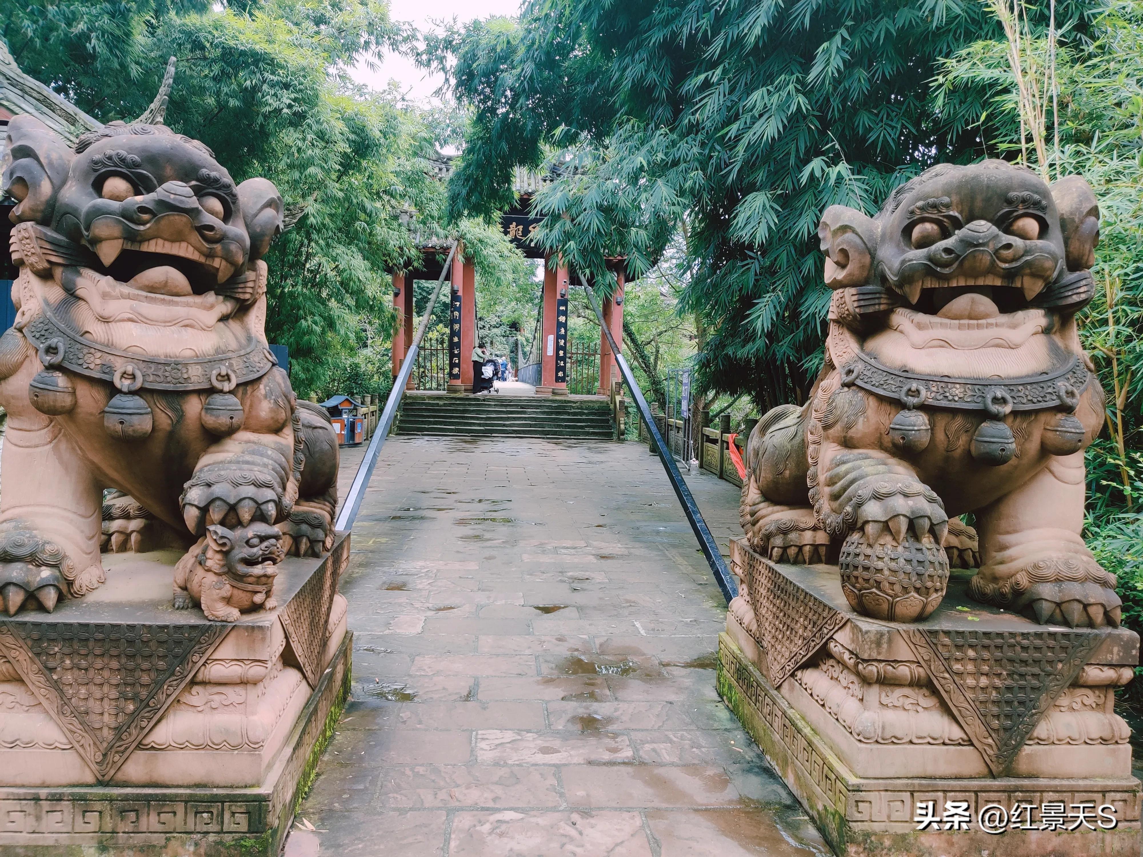 寻古幽访的千年古镇,街子古镇银杏广场御龙桥