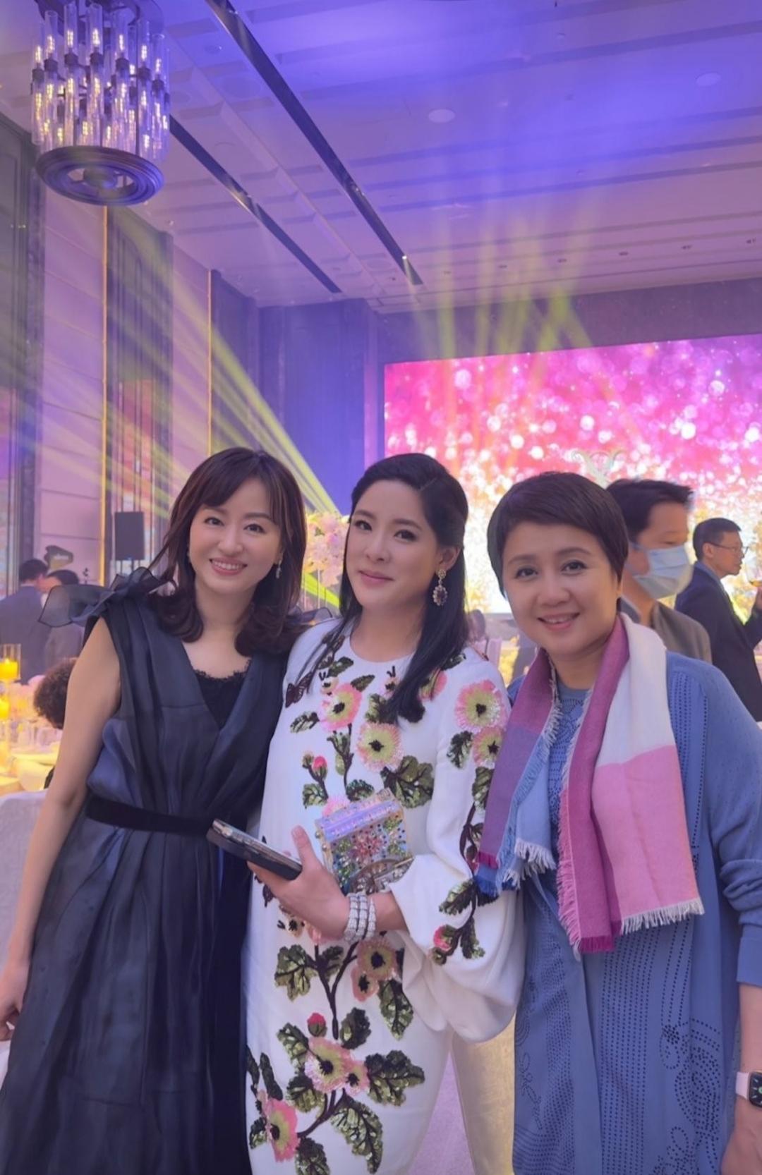 郭晶晶巩俐与明星合影,郭晶晶张曼玉合影