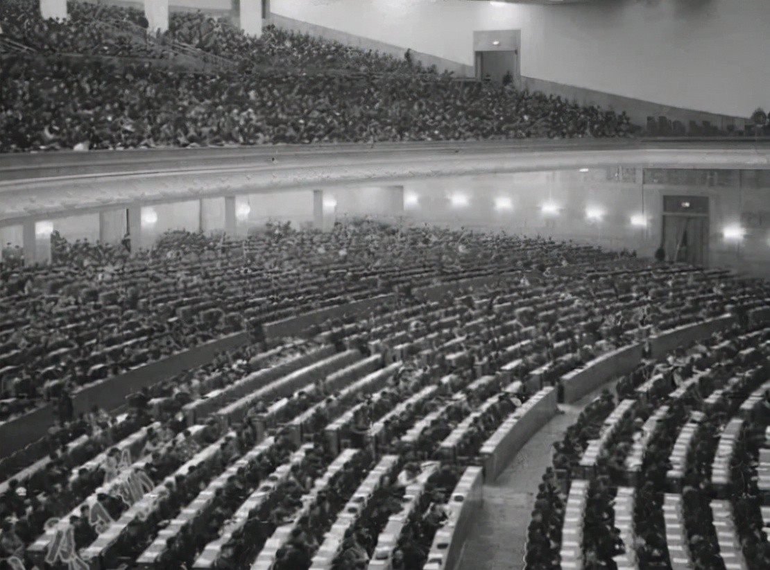 1959年人民大会堂落成,毛主席指着天花板笑问:这是谁的主意