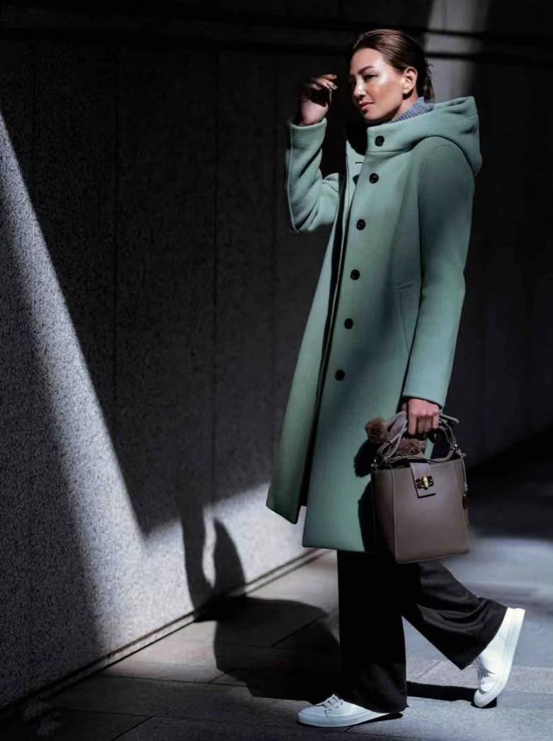 红格子大衣的穿搭技巧,穿大衣有技巧这样穿才好看