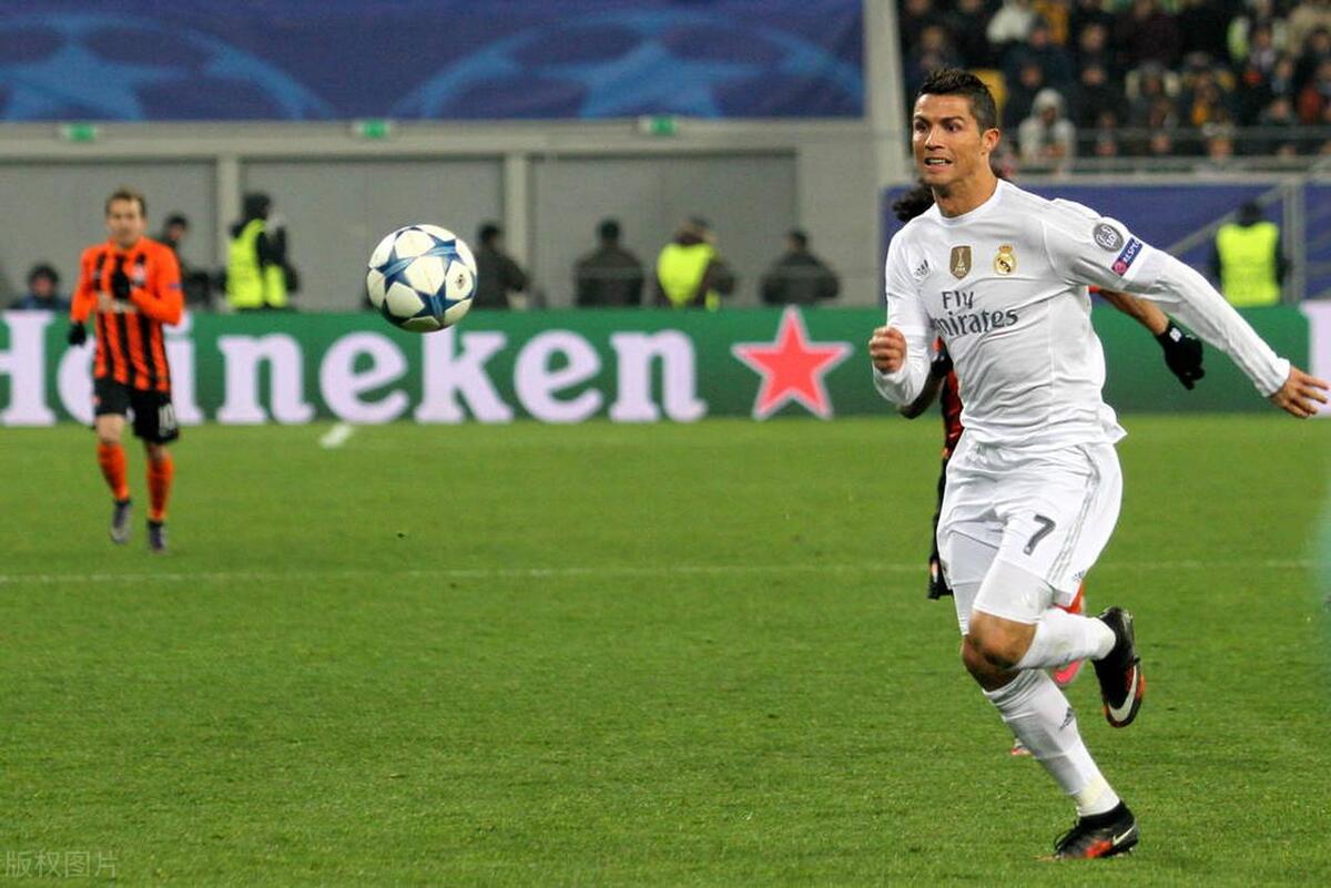 皇马三大巨星,皇马c罗本泽马莫德里奇配合进球