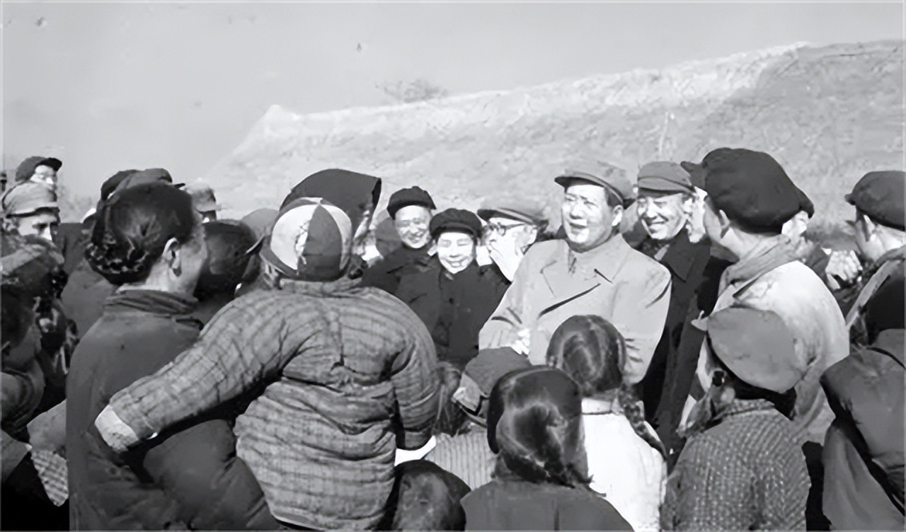 52年毛主席游孔庙，饶有兴致地抛出问题：有人知道孔子是姓什么？