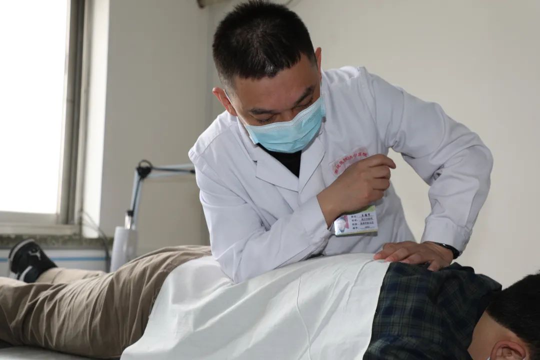 腰部僵硬酸痛如何锻炼,腰部僵硬道家锻炼方法